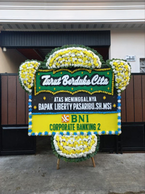 Papan Bunga Duka di Pulau Kurudu