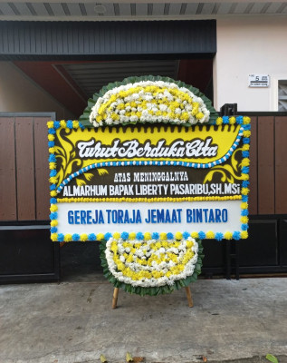 Papan Bunga Duka di Pulau Kurudu