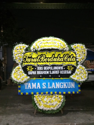 Papan Bunga Duka di Pulau Kurudu