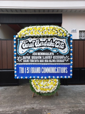 Papan Bunga Duka di Pulau Kurudu